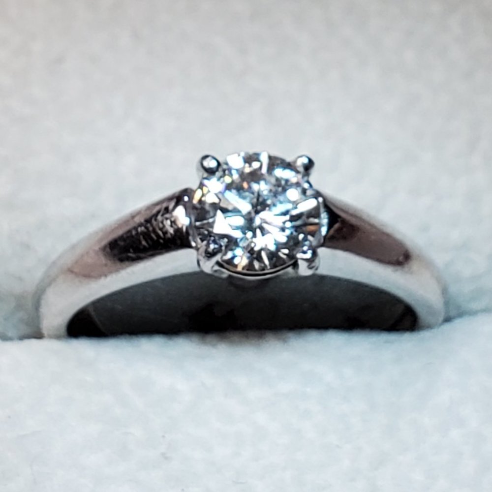 PLATINUM  DIAMOND  RING